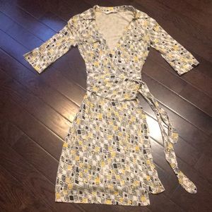 DVF Classic Wrap Dress!  Size 6